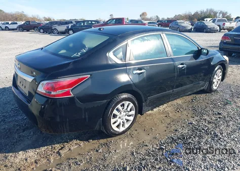 2015 Nissan Altima 2.5 S z USA, uszkodzony, nr VIN 1N4AL3AP2FC210685